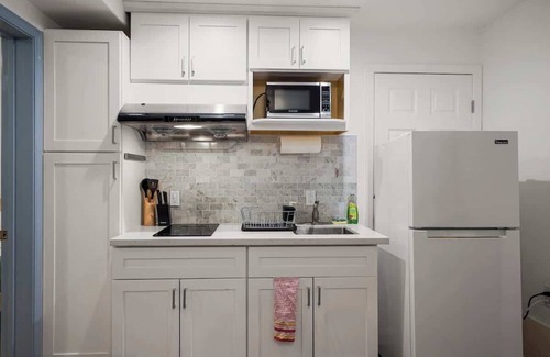 Inner Parkside House | Bright & Modern 2BR/2BA | Near SFSU & Transit
