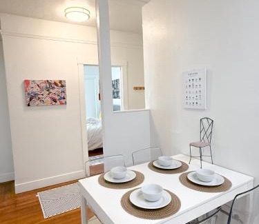 Temescal Apartment | Bright, Modern & Artsy Space