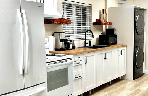 Coquitlam House | Bright & Modern Burquitlam Suite – Quiet, Convenient, Nature‑Close