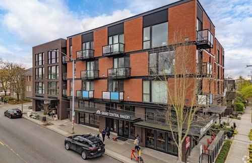 Wallingford Condo | Bright & Modern Condo in Seattle's Wallingford District
