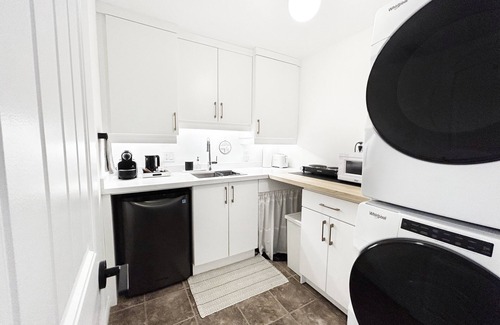 Southgate Apartment | Bright & Modern Country Escape