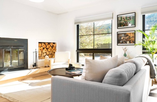 Okanagan-Similkameen House | Bright Modern Farmhouse with hottub and firepaces, views