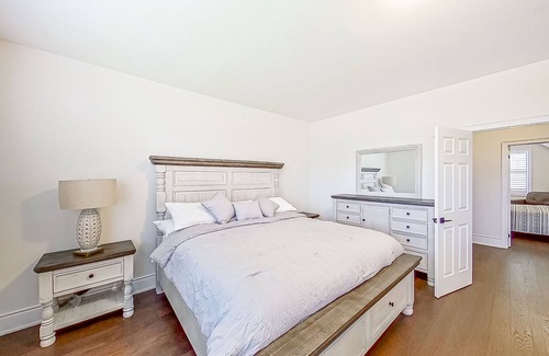 Springwater House | Bright, modern, spacious home with fireplace, near gorgeous lakes & skiing