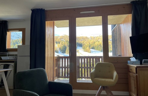 Saint-Etienne-en-Devoluy Apartment | Bright mountain apartment close to all amenities