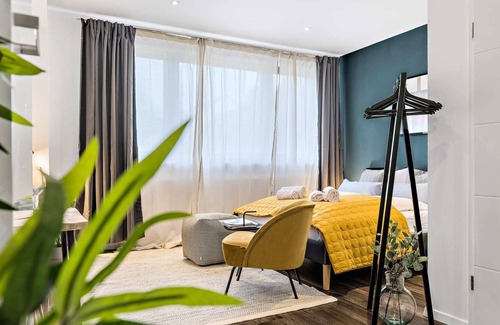Antonviertel Apartment | ☆BRIGHT: New Design Studio | Kitchen | Parking