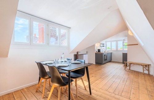 Wazemmes Apartment | Bright one bedroom next to Wazemmes market
