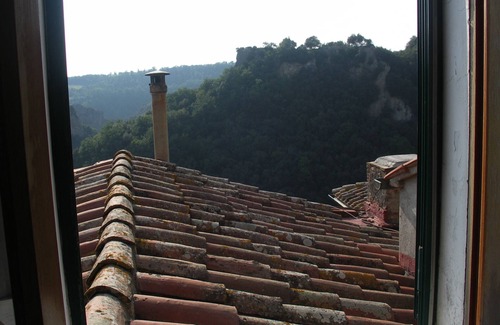 Sorano Apartment | Bright penthouse in the village of Sorano with terrace and valley view, Terme just 4 km away