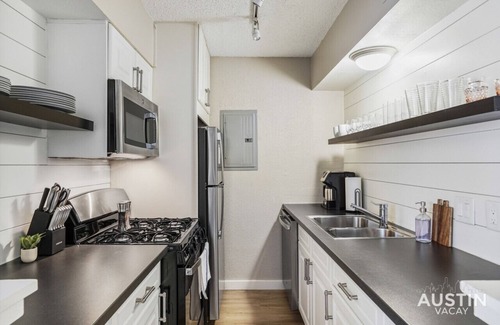 Triangle State Apartment | Bright Pool View Apt + Private Cabanas off N Lamar