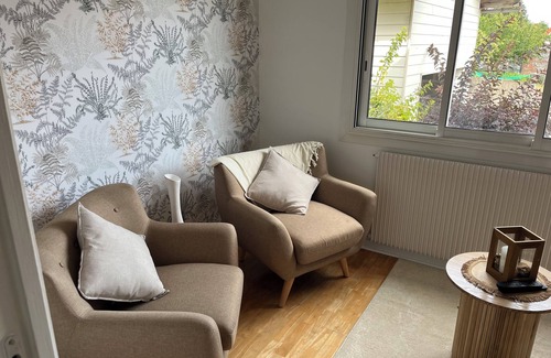 Enquin-les-Mines Bed & Breakfast | Bright, quiet guest room with breakfast included