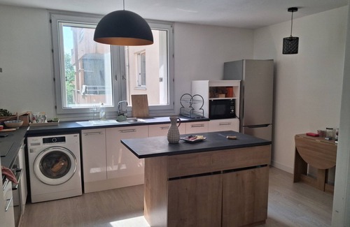 Pont des Demoiselles-Montaudran-La Terrasse Apartment | Bright, quiet apartment close to public transport direct to town center