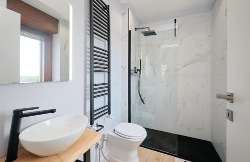 Quartiere XXIX Ponte Mammolo House | Bright Room 2 min Metro B 20 min Colosseum private bathroom swimming pool free parking