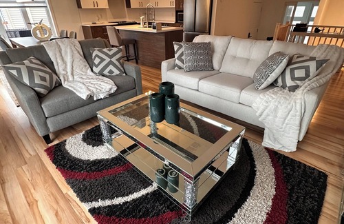 Mirabel House | Bright room for rent in a 5 and a half