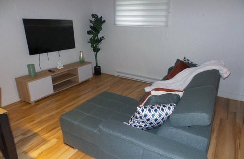 Mirabel Apartment | Bright room in a 3 and a half with sofa bed to rent for your stays