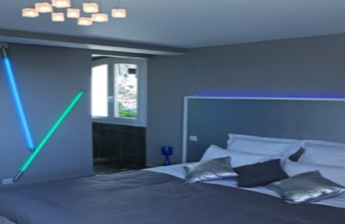 Venelles House | Bright room with Sainte Victoire view and pool