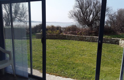 Roscoff Apartment | Bright, sea-view apartment with direct beach access