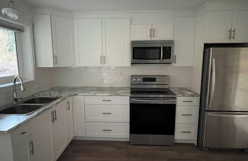 Colwood House | Bright, serene 1 bedroom suite in Colwood