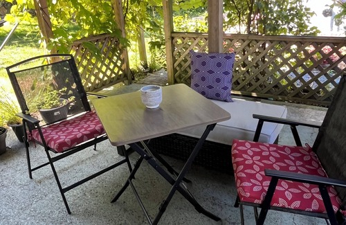 Colwood House | Bright, serene 1 bedroom suite in Colwood