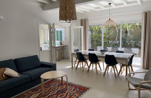 La Cotiniere House | Bright single storey villa, wooded, facing the beach and close to la Cotinière.