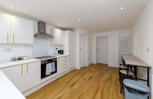 Abercwmboi House | Bright & Spacious 3 Bed Home Minutes frm Bike Park