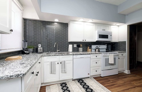 Old North Columbus House | Bright Spacious 5BR Perfect for Groups or Family