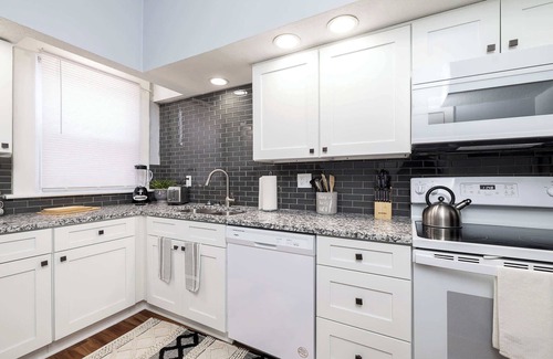 Old North Columbus House | Bright Spacious 5BR Perfect for Groups or Family