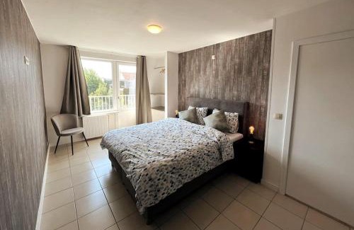 Westerkwartier Apartment | Bright, spacious apartment nearby beach