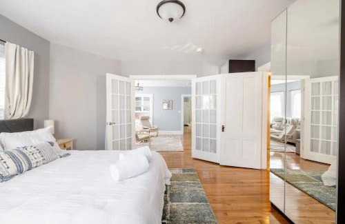 East Bayside Apartment | Bright Spacious Apartment - 2 BR 2 BA