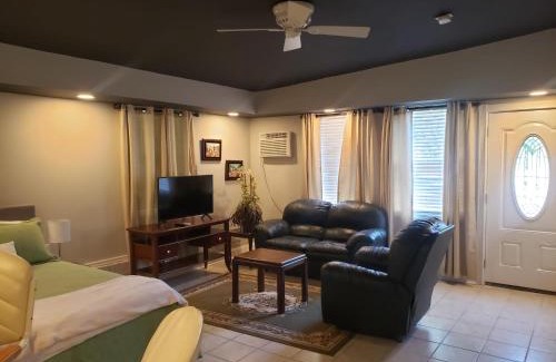 Gastonia House | Bright & Spacious Studio Close to CLT Airport