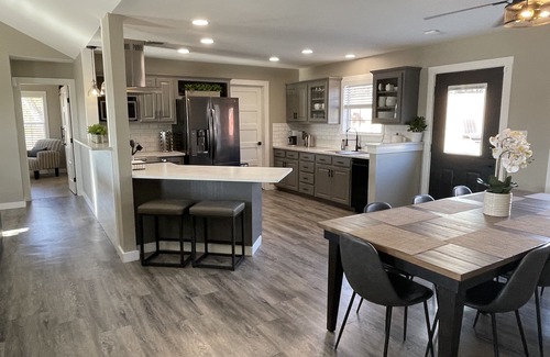 Bandera House | Bright Star - Executive Ranch Style Home in Bandera 3BR+Office
