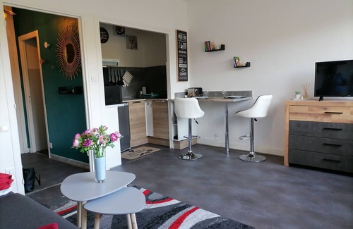 Sarlat-la-Caneda Historic Center Apartment | Bright studio with balcony a stone's throw from the medieval town