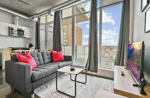 Sunalta Apartment | Bright Studio | Mins to Saddledome | Skyline Views