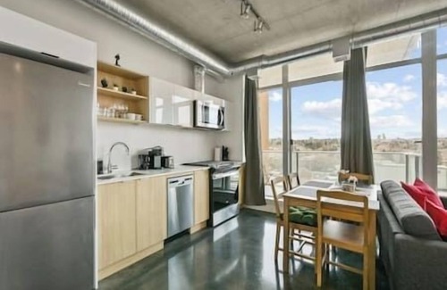 Sunalta Apartment | Bright Studio | Mins to Saddledome | Skyline Views