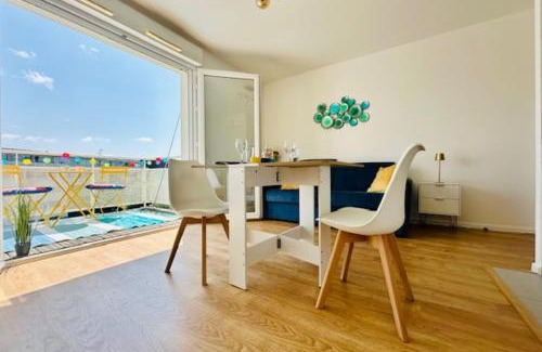 La Rochelle Apartment | Bright studio with balcony and private parking