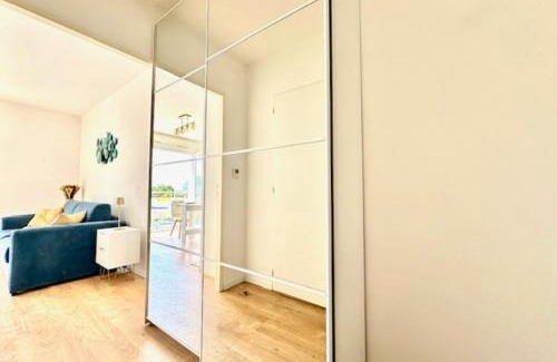 La Rochelle Apartment | Bright studio with balcony and private parking
