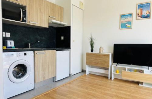 La Rochelle Apartment | Bright studio with balcony and private parking