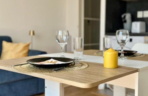 La Rochelle Apartment | Bright studio with balcony and private parking