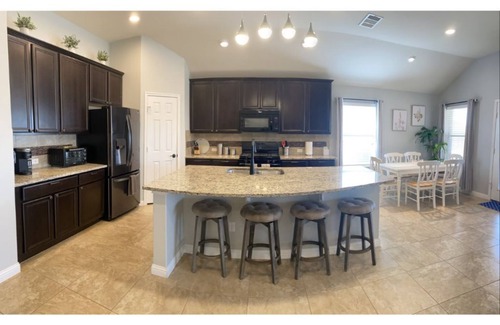 Leander House | Bright Stylish 3 BR Home w/Pool & Hot Tub