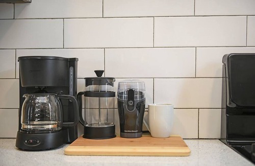 East Allegheny Apartment | Bright & Stylish Apartment with King Bed & Parking