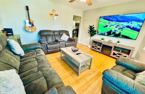 Haledon House | Bright, Stylish & Cozy 2Bed Unit w/Backyard & Grill Close to NYC!