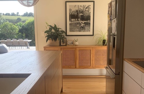 Raglan House | Bright Summer House near the beach with Spa