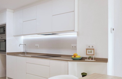 El Albir Apartment | Bright Sunny Albir Beach Apartment with AC, WiFi, and parking