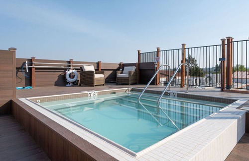 Walnut Creek Apartment | Bright & Sunny Top Floor ADA Elevator Walk Downtown Garage in-unit W/D