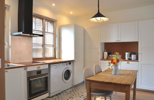 Pont-l'Eveque Apartment | Bright through apartment + parking