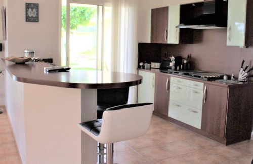 Neffies Villa | Bright Villa, Large Villa with swimming pool near Pezenas.