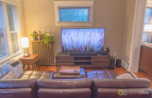 Minor Apartment | Bright vintage Apt in the heart of Seattle