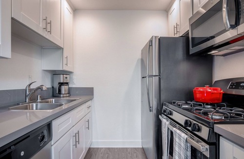 Westwood Apartment | Bright Westwood 1BR w/Gym, walk to Westwood Village, by Blueground