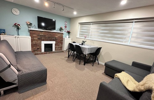 Delta House | Bright1 BR suite w/free parking & wifi & Netflix & all basic amenities
