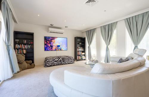 Brighton East House | Brighton Blissful - A Poolside Coastal Retreat