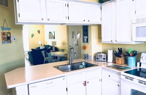 Corpus Christi Condo | "Brighton" fun-in-the-sun 2-bdrm 1st floor Beach Club condo!