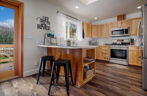 Brightwood House | Brightwood Riverfront Getaway